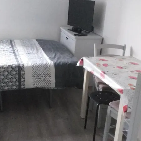 F2 De 30m2 Moin Cher A 25 Min De Paris Jusqu'a 5 Personnes Apartment
